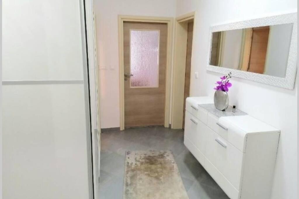 Apartment Zorika Near The Beach Pula Exterior photo