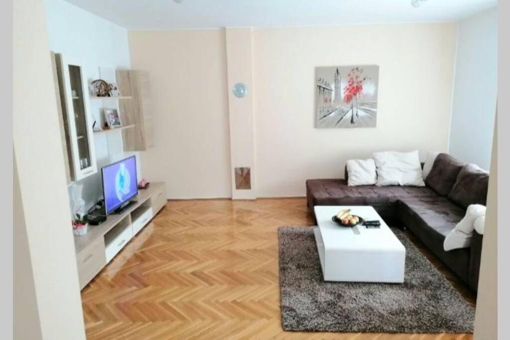 Apartment Zorika Near The Beach Pula Exterior photo